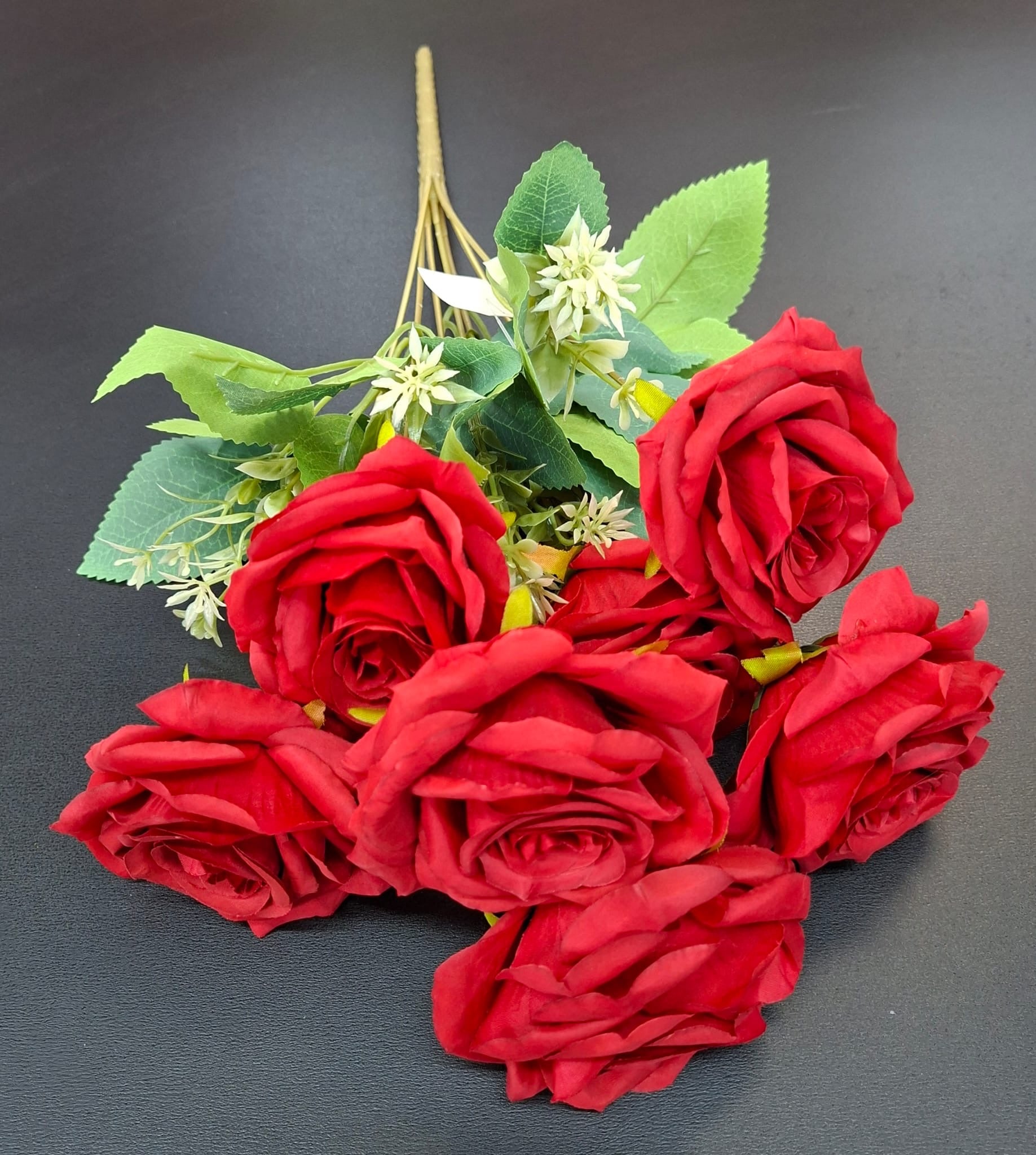 Buchet 7 trandafiri rosii artificiali – 45cm, tije sârmă, material textil